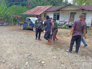 Gotong royong masyarakat bersama TNI TMMD-110 KODIM 1206/PSB luar biasa