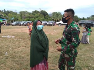 Antusias masyarakat tentang kegiatan pembukaan jalan TMMD ke 110 kodim 1206/PSB