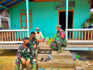 Wujud Perhatian Warga Kepada Satgas TMMD Ke-110 Kodim 1206/Psb