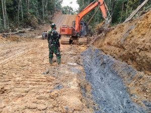 Pengawasan Alat Berat Personil Satgas TMMD Kodim 1206/PSB