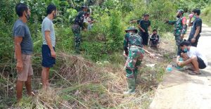 Potret Kebersamaan Satgas TMMD 110 Kodim 1206/PSB Bersama Masyarakat