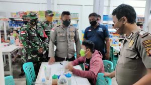 Patroli Prokes Satgas Tmmd 110 Putussibau Gandeng  Stikholder Pengkadan