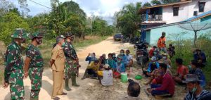 Satgas TMMD ke 110 Kodim 1206/PSB Memperkenalkan Diri ke Masyarakat.