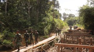 Sokong Ekonomi, Satgas TMMD Ke 110 Kodim 1206/PSB  Kebut Pengerjaan Jembatan