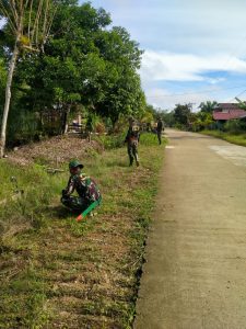Satgas TMMD Kodim 1206/PSB Ajak Masyarakat Bersihkan Jalan