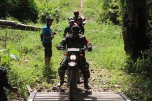 Danramil Bersama Anggota Satgas TMMD Kodim 1206/PSB Cek Tempat Wisata