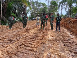 Hari Libur  ,Dan Satgas Tmmd 110 Putussibau Pastikan Program Berjalan Lancar