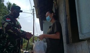 Gelar Baksos,Satgas TMMD ke 110 Kodim 1206/PSB Bagikan Sembako.