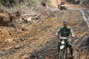 Menggunakan Sepeda Motor, Kasdim 1206/PSB Cek Progres Pengerjaan TMMD Ke 110 Kodim 1206/PSB