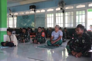 Berbaur Bersama Warga, Satgas TMMD Ke 110 Hadiri Peringatan Isra Mi’raj