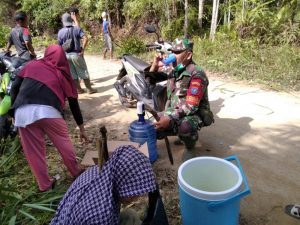 Ibu-Ibu Tukar Pikiran Bersama Prajurit TMMD Ke 110 Kodim 1206/PSB