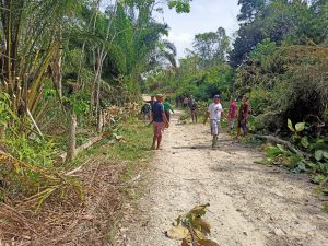 Minggu Bersih  Satgas TMMD-110 Putussibau Picu Masyarakat Gotong Royong