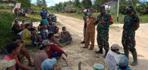 Satgas TMMD 110 Kodim 1206/PSB Laksanakan Komsos Cegah Penyebaran COVID-19.