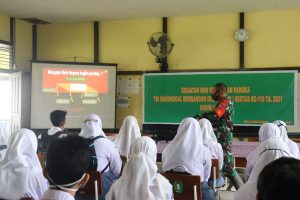 Satgas TMMD ke 110 bersama Polri Sosialisasikan Bela Negara Dan Narkotika Di SMA 1 Pengkadan