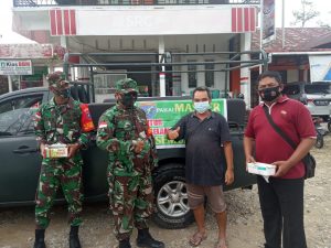 Tegak Prokes Satgas TMMD -110 Bagikan Masker Himbauan Pengkadan