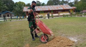 Satgas TMMD ke 110 Kodim 1206/PSB, Lakukan Penimbunan Halaman Sekolah
