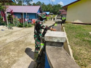 Satgas TMMD-110 Putussibau Pedulikan Sarana Pendidikan Suka Ramai