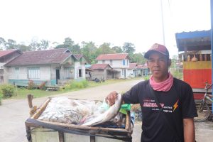 Pak Ubik Menyimpan Harapan Kepada Satgas TMMD ke 110 Kodim/Psb