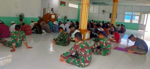 Anggota Satgas TMMD Ke 110 Kodim 1206/PSB dan Masyarakat laksanakan Ibadah Shalat Jumat Berjamaah Di Masjid Al-Ikhlas