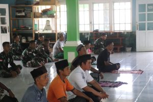 Dilokasi TMMD 110 Kodim 1206/PSB Dusun Tintin Kemantan, TNI Berbaur Dan Ibadah Bersama