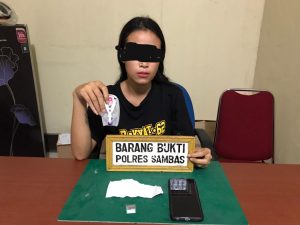 Perempuan Berparas Cantik Ini Dibekuk Satres Narkoba Sambas