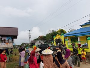 Kebaikkan Ibu Ibu Dusun Suka Ramai Kepada Satgas TMMD Ke 110 Sebagai Ibadah