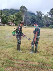 Mesin Rumput  Bernyanyi Satgas TMMD 110 Putussibau Sulut Semangat Pemuda