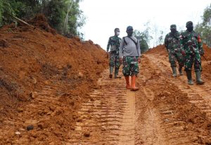 TMMD Ke 110 Kodim 1206/PSB : Terimakasih Bapak TNI, Kami Senang Adanya Jalan Ini