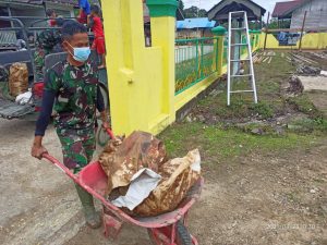 Panas Terik,Semangat Satgas TMMD 110 Putussibau Tunaikan Tugas