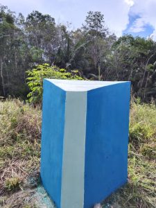 Peduli Batas Desa Satgas TMMD Putussibau Renovasi Tugu