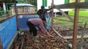 TNI -POLRI  Satgas TMMD 110 Putussibau Renovasi  Fasilitas Wudhu Masjid AL-Mubarrak