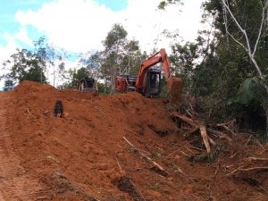 Pengerjaan Alat Berat Di Lokasi TMMD Ke-110 Kodim 126/PSB.