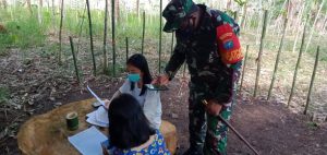 Peduli Pendidikan, Dansatgas TMMD 110 Kodim 1206/PSB Dampingi Anak Desa Belajar Bersama