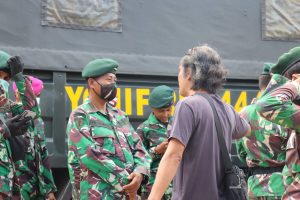 Salam Haru Warga Tintin Kemantan Saat Perpisahan TMMD