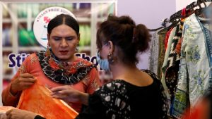 Ramadan Dongkrak Bisnis Penjahit Transgender di Pakistan