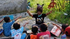 Dengan Boneka dan Dongeng, Aktivis Berjuang Selamatkan Hutan Bakau