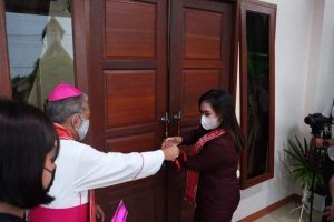 Anggota DPRD Landak Margareta Hadiri Peresmian Pastoran Paroki Santo Paulus Mandor