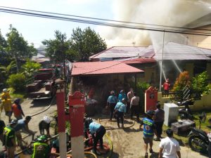 Komplek Rumah Dinas Polri di Pontianak Terbakar, Hanguskan Sepuluh Pintu
