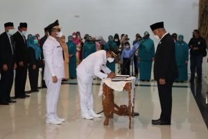 Gubernur Sumbar Mahyeldi Lantik Walikota Padang dan Pj Bupati Solok