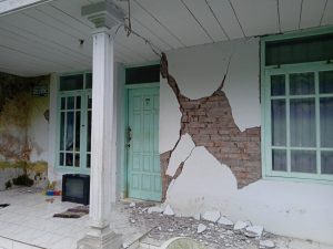 Warga Panik Akibat Gempa Bumi Guncang Kabupaten Malang, Jatim