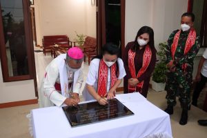 Bupati Landak dan Uskup Agung Pontianak Resmikan Pastoran Paroki Santo Paulus Mandor
