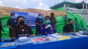 Direktorat Pol Air Kalbar Berhasil Amankan Pelaku Tindak Pidana Perdagangan Rotan dan Pemalsuan Dokumen Pelayaran
