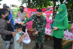 Ratusan Paket Takjil Dibagikan Kodim Tegal  kepada Masyarakat