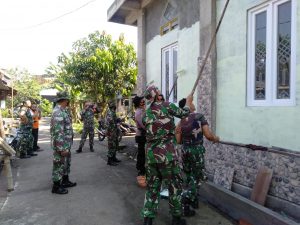 Manunggal Dengan Rakyat, Koramil 12/Mranggen Bantu Pengecatan dan Pembersihan Musholla Al Firdaus Ngemplak