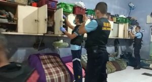 Satopspatnal Lapas II-A Padang Geledah Blok Hunian Warga Binaan, Tim Temuan Puluhan Ponsel