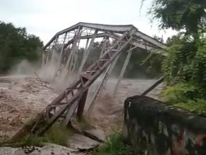 Flores Timur Diterjang Banjir Bandang, 23 Tewas