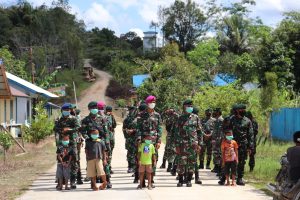 Goresan Pena Satgas TMMD 110 Putussibau Dapatkan Doa  Anak Paud Al-Alwali