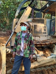 Operator Buldozer Mengatakan Senang Sekali Telah Menyelesaikan Pembukaan Jalan