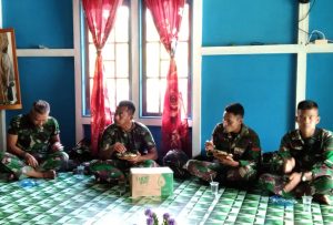 Satgas TMMD Kodim 1206/PSB Di Hari Terahir Makan Bersama Di Rumah Pak Dusun.