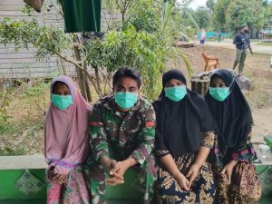 Warga Sedih Melihat Kepergian Satgas TMMD Kodim 1206/PSB